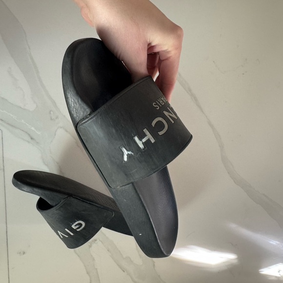 Givenchy Logo Slides - Picture 10 of 12